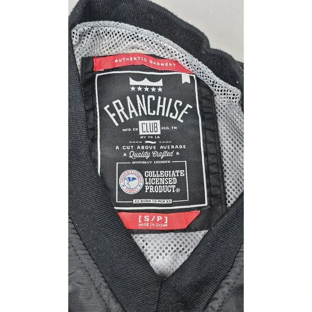 VTG Franchise Club Wichita State Shockers Pullover‎ Mens Small Black Windbreaker